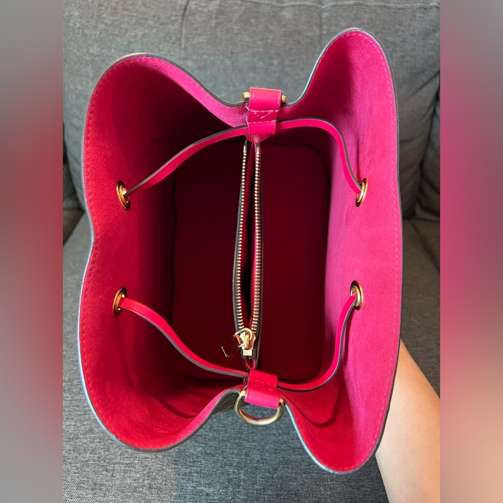 Louis Vuitton NeoNoe Freesia - Picture 10 of 17